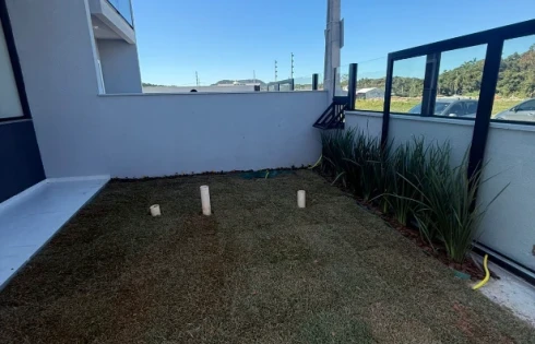 Sobrado geminado em Forquilhas, São José