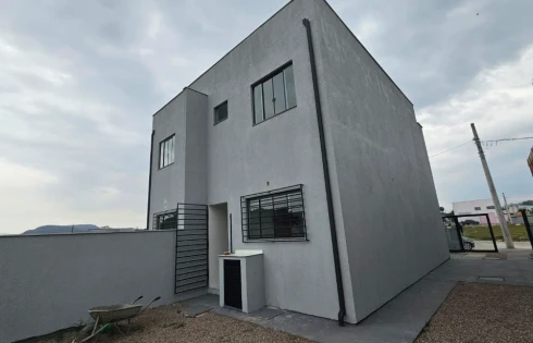 Sobrado geminado em Forquilhas, São José
