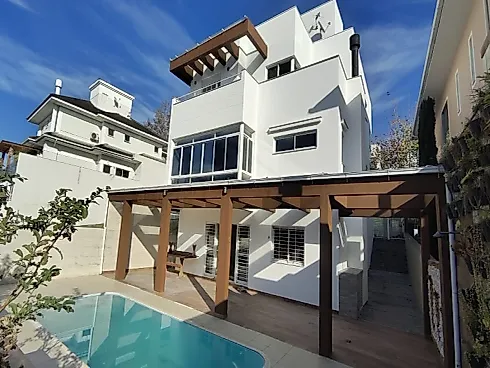 Casa 3 Quartos com 2 Suítes e 275m² - Pedra Branca