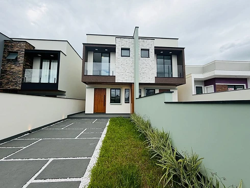 Sobrado geminado em Potecas, São José