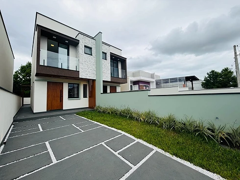 Sobrado geminado em Potecas, São José