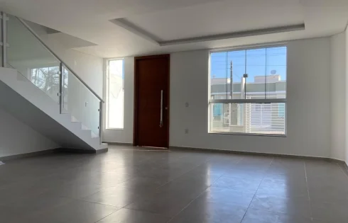 Sobrado geminado em Meia Praia, Navegantes