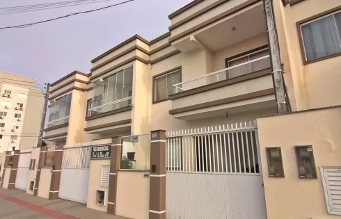 Sobrado geminado em Centro, Navegantes