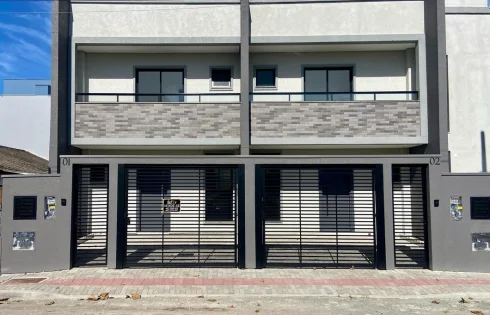 Sobrado geminado em Gravatá, Navegantes