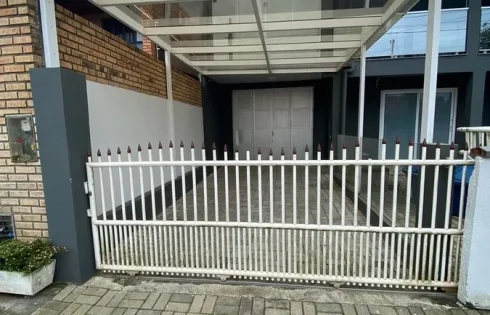 Sobrado geminado em Gravatá, Navegantes