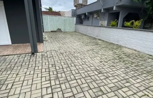 Sobrado geminado em Gravatá, Navegantes