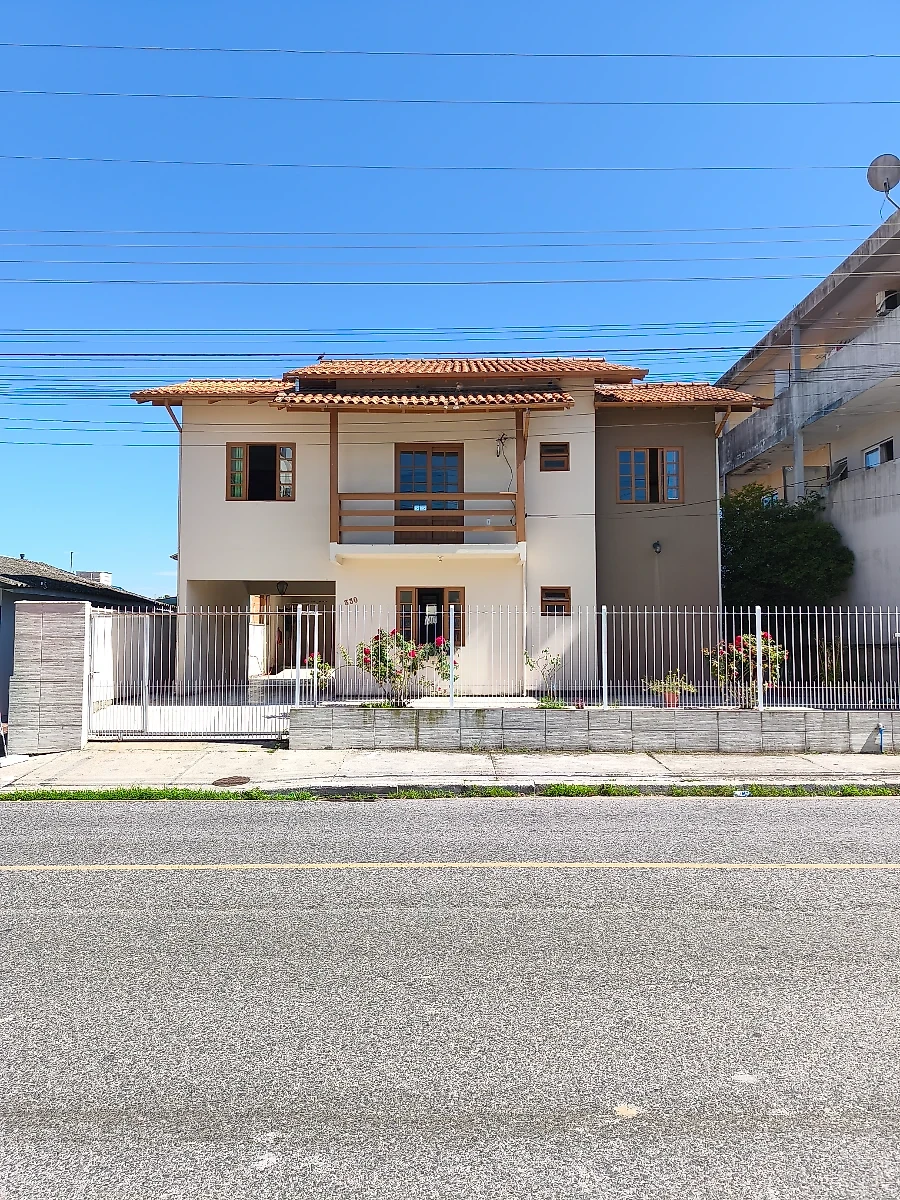 Casa em Forquilhinha, São José. 4 quartos, 0m². Imagem 2 de 39