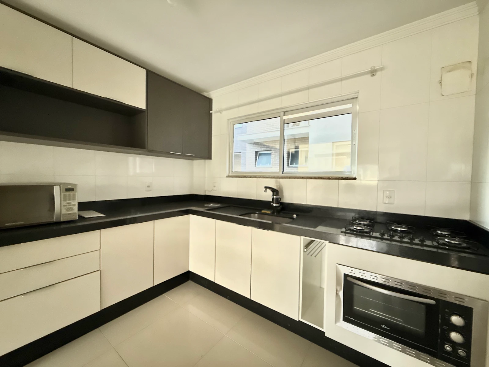 Apartamento em Pedra Branca, Palhoça. 3 quartos, 98m². Imagem 2 de 18