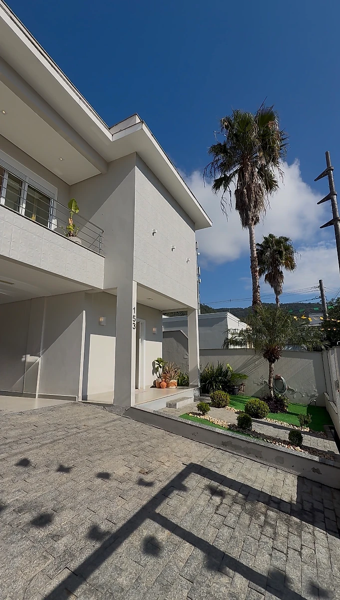 Casa em Pedra Branca, Palhoça. 4 quartos, 352m². Imagem 2 de 23