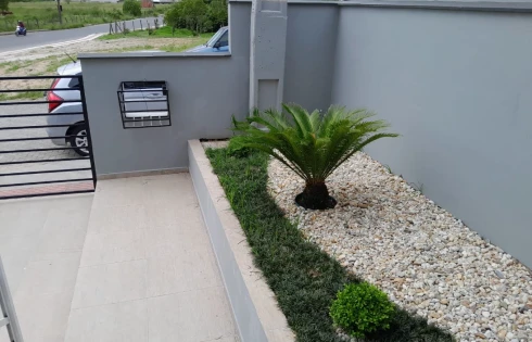 Sobrado geminado em Potecas, São José