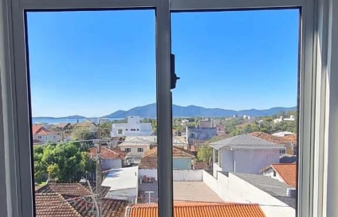 Prédio em Barra do Aririú, Palhoça