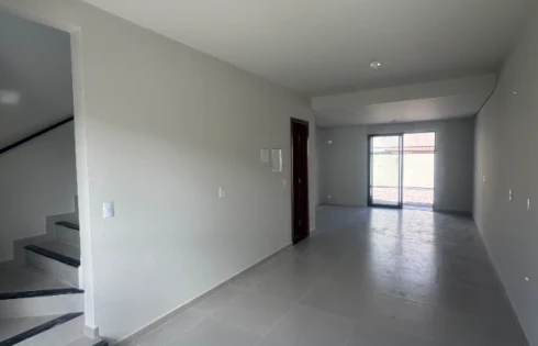 Sobrado geminado em Forquilhas, São José