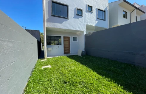 Sobrado geminado em Potecas, São José