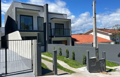 Sobrado geminado em Potecas, São José