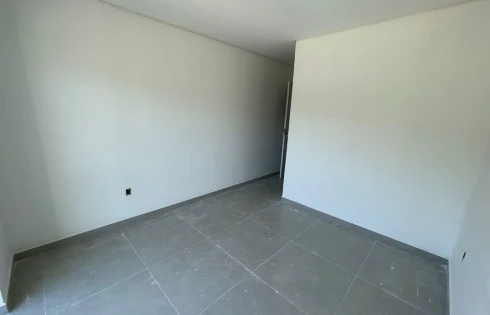 Sobrado geminado em Potecas, São José