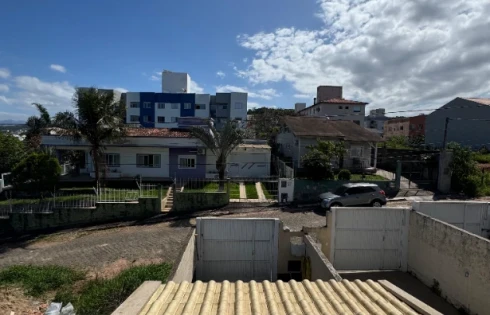 Sobrado geminado em Serraria, São José