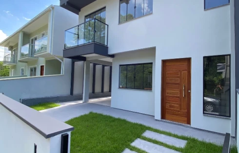 Sobrado geminado em Forquilhas, São José