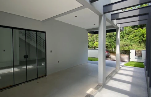 Sobrado geminado em Forquilhas, São José