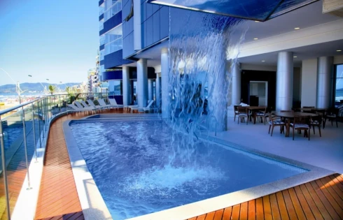 Apartamento em Meia Praia, Itapema