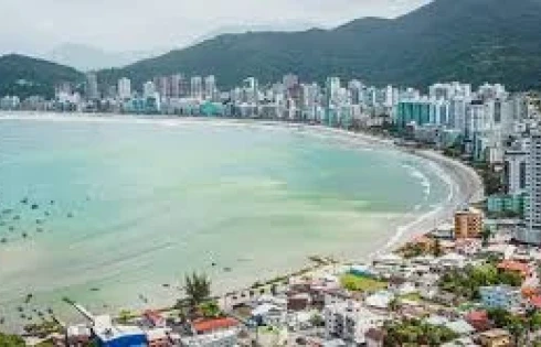 Apartamento em Meia Praia, Itapema