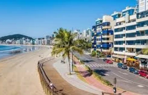 Apartamento em Meia Praia, Itapema