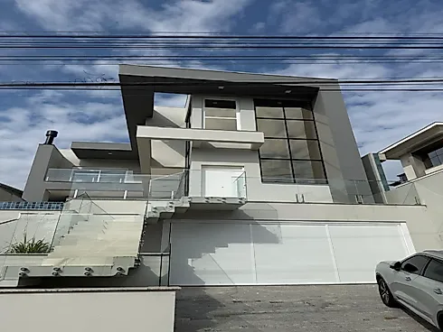Casa 3 Quartos com 3 Suítes e 316m² - Pedra Branca