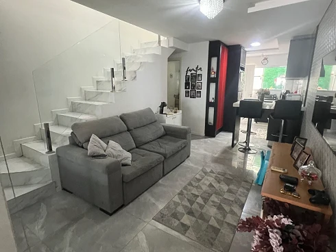 Sobrado geminado em Potecas, São José