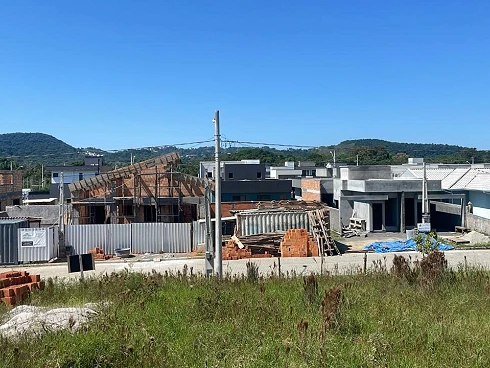 Sobrado geminado em Forquilhas, São José