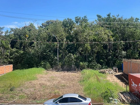Sobrado geminado em Forquilhas, São José