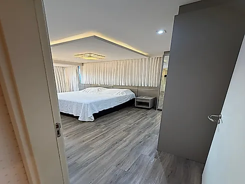 Thumbnail 28