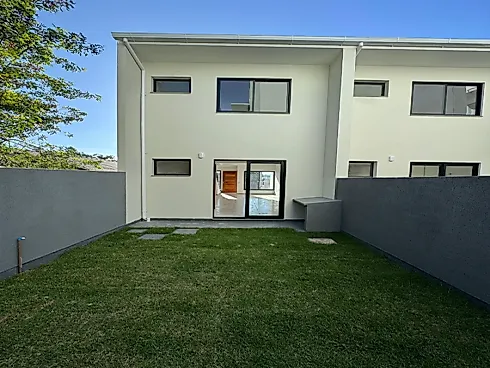 Sobrado geminado em Serraria, São José