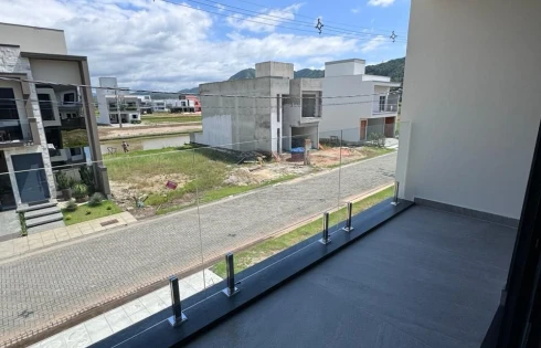 Casa em Deltaville, Biguaçu