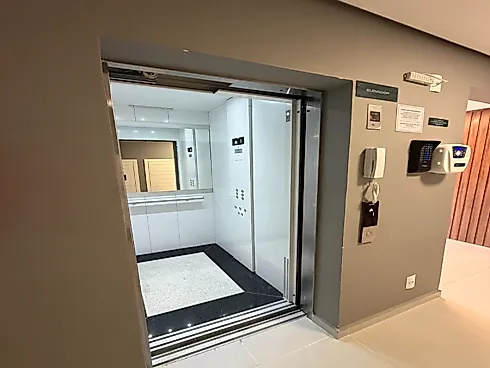 Apartamento 2 Dormitórios sendo uma Suíte com Vista Livre - Foto 10