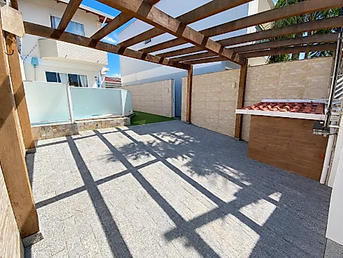 Sobrado com Piscina, Churrasqueira e Suíte com Hidromassagem - Foto 1