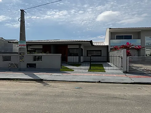 Casa Geminada com 2 Dormitórios - Foto 2